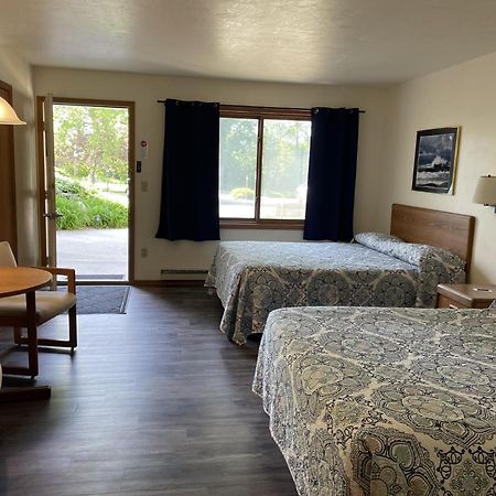 Parkside Inn Ellison Bay Buitenkant foto